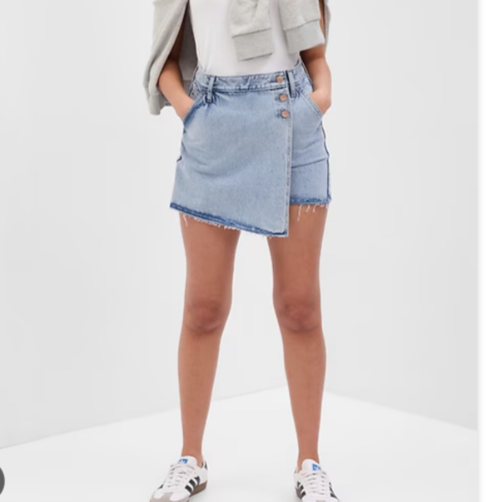 NWT Gap Wrap mini demim skort size 26